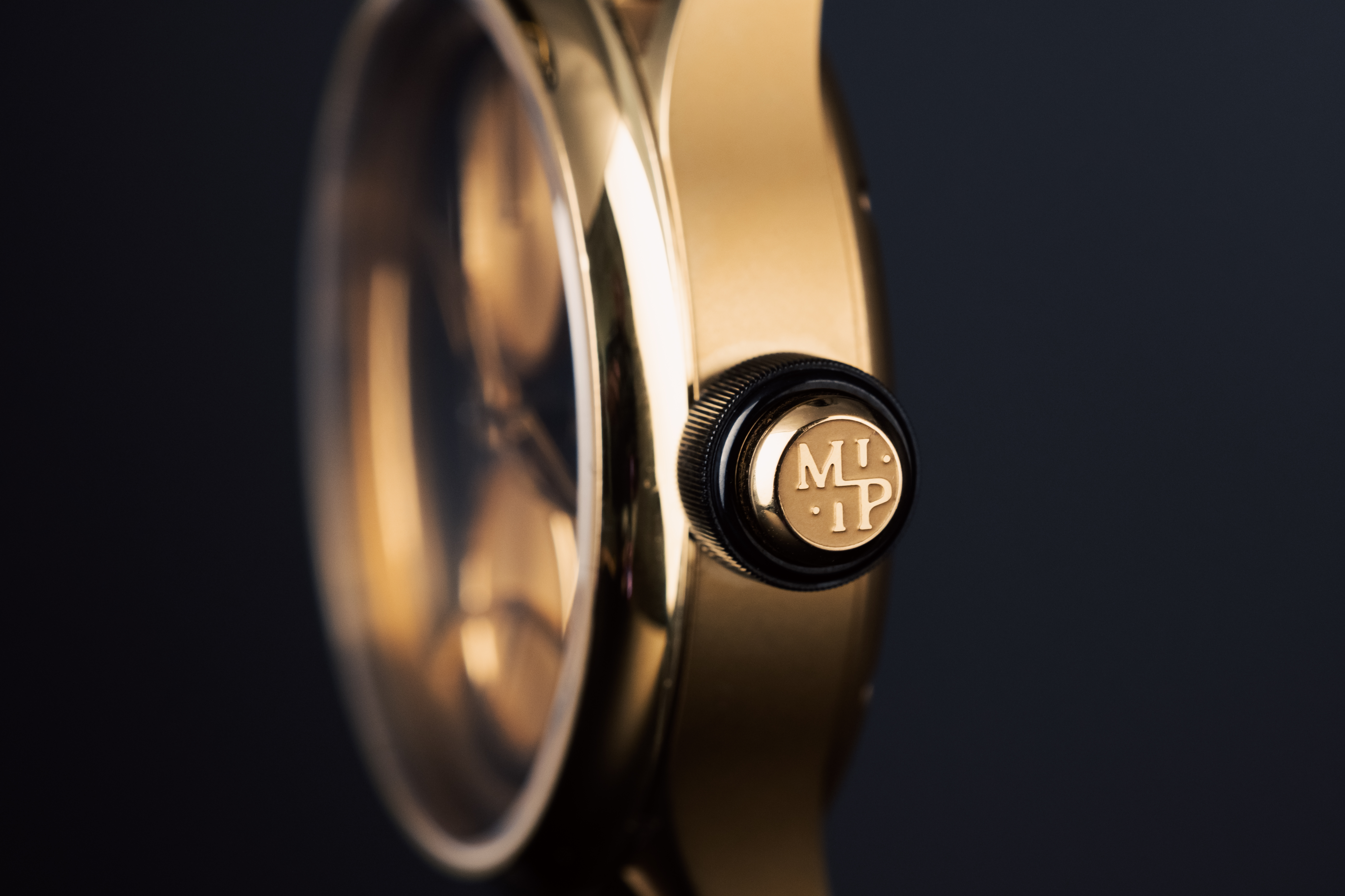 montre_or_jaune_vue_face